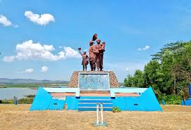 Monumen Bedhol Desa Pokoh Kidul: Patung Pengorbanan Wonogiri