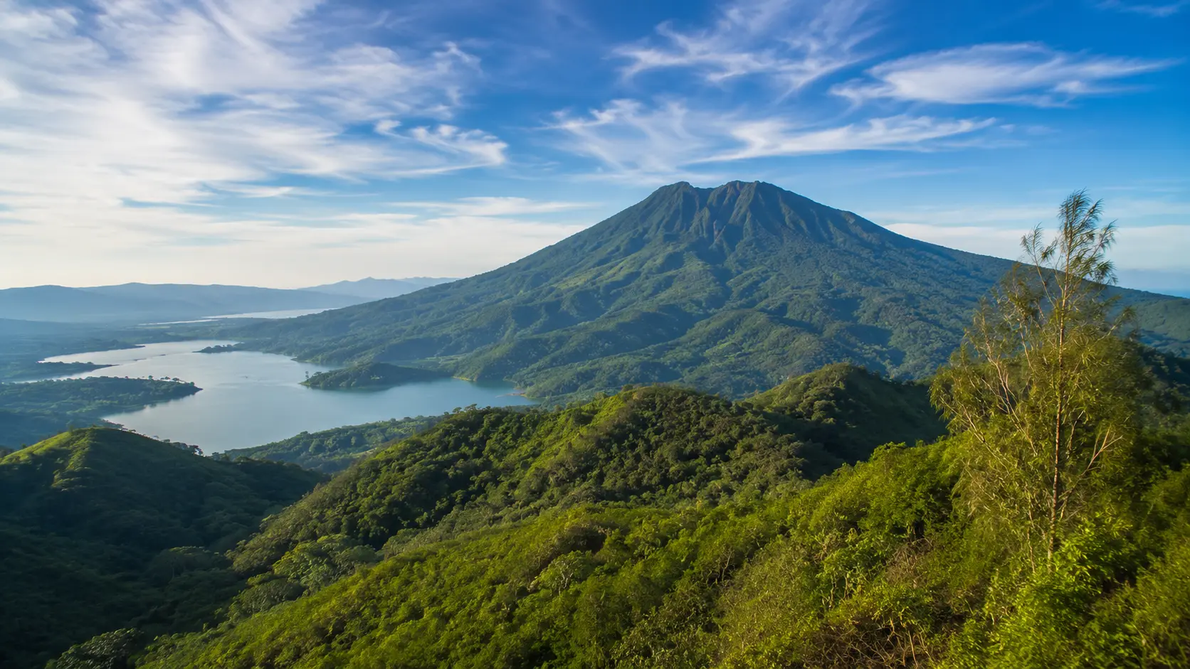 Gunung Gajah Mungkur — Penjaga Lanskap Wonogiri
