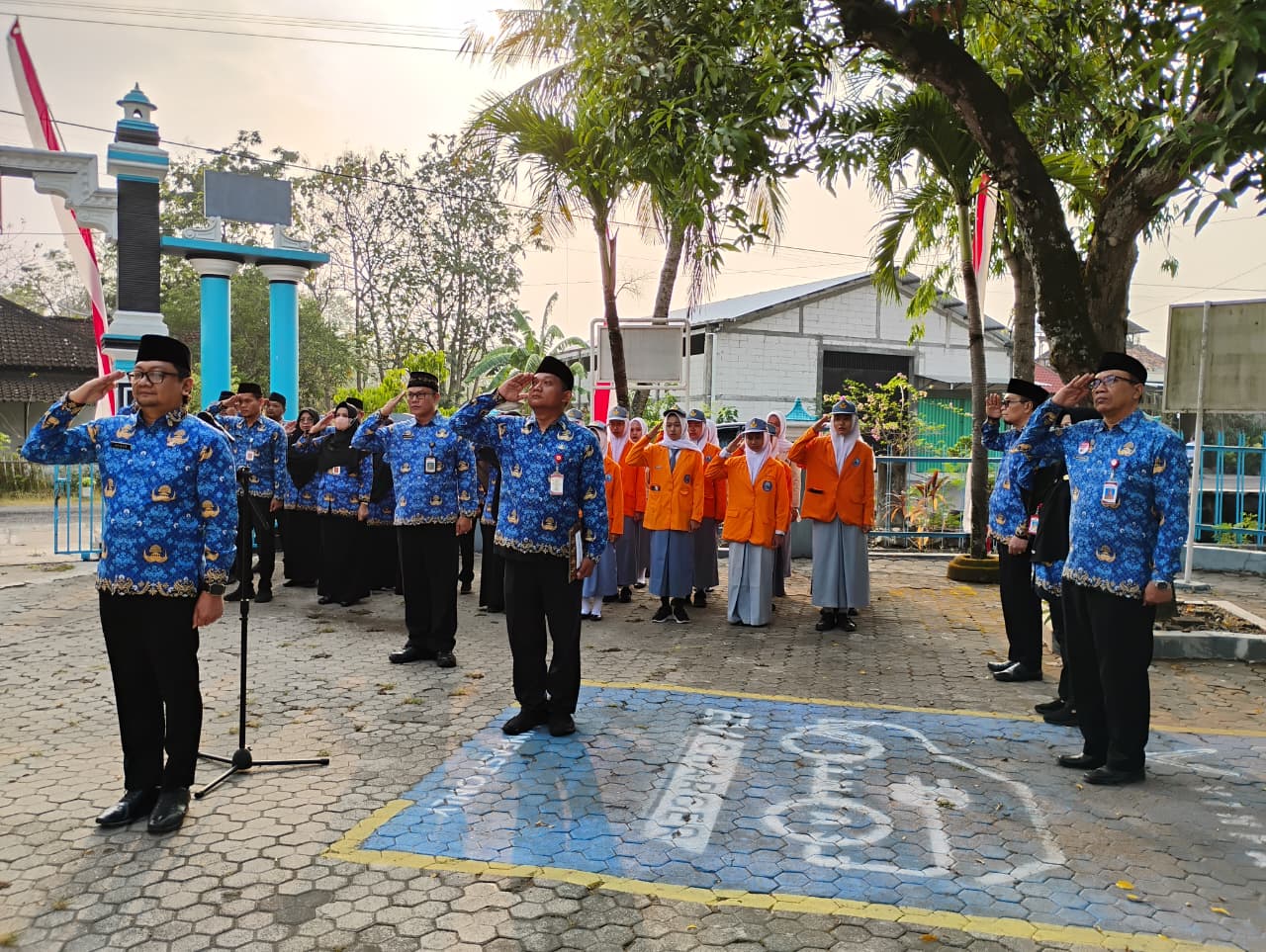 Dinas Kearsipan dan Perpustakaan Kabupaten Wonogiri Laksanakan Upacara HUT ke-81 Kemerdekaan RI