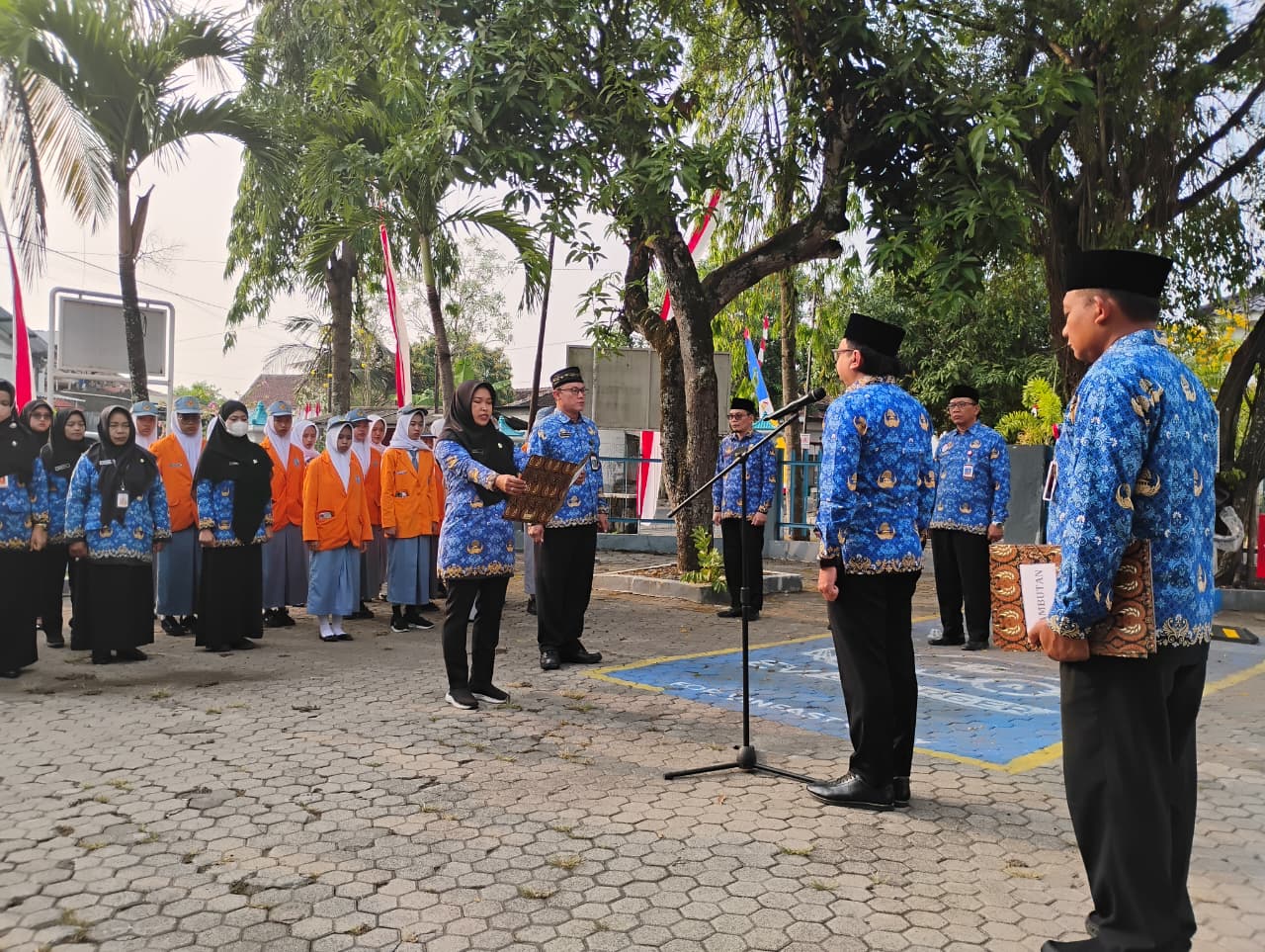 Dinas Kearsipan dan Perpustakaan Kabupaten Wonogiri Laksanakan Upacara HUT ke-81 Kemerdekaan RI