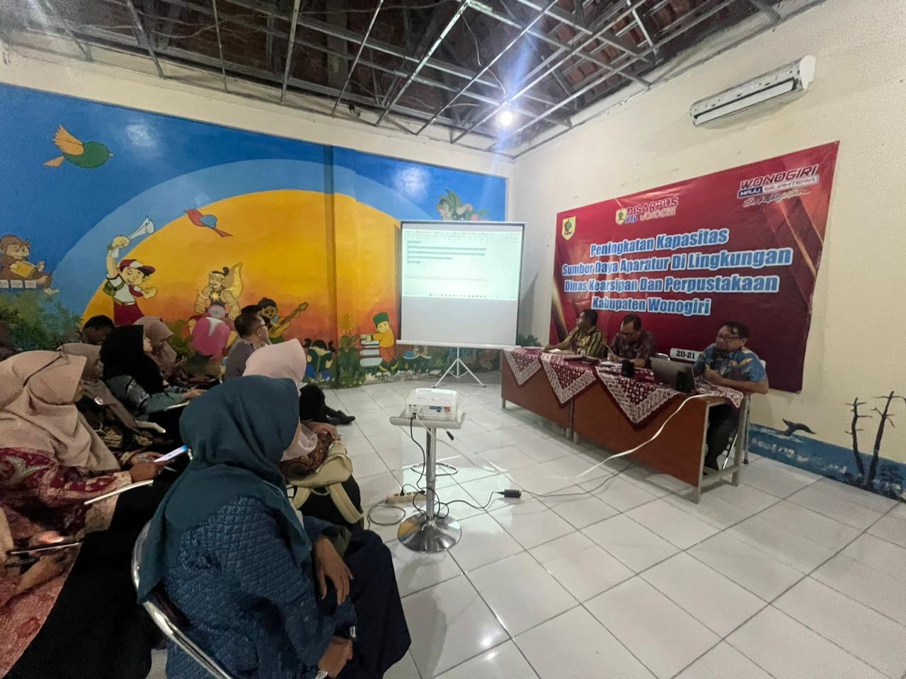 Sosialisasi Pembangunan Zona Integritas pada Capacity Building Hari Kedua Disarpus Wonogiri